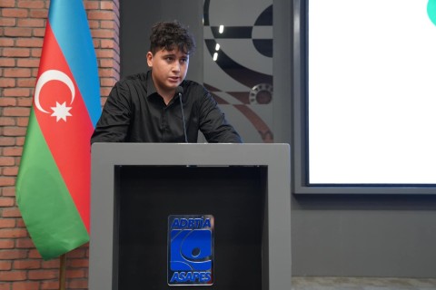 Fərid Qayıbov ötən ay ölkəmizi uğurla təmsil etmiş Azərbaycan idmançıları və onların məşqçiləri ilə görüşüb - FOTO