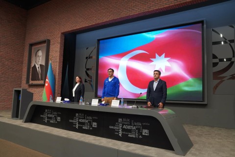 Fərid Qayıbov ötən ay ölkəmizi uğurla təmsil etmiş Azərbaycan idmançıları və onların məşqçiləri ilə görüşüb - FOTO