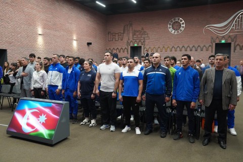 Fərid Qayıbov ötən ay ölkəmizi uğurla təmsil etmiş Azərbaycan idmançıları və onların məşqçiləri ilə görüşüb - FOTO