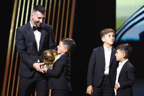 Lionel Messı wins record-extending eighth Ballon d’Or - PHOTO