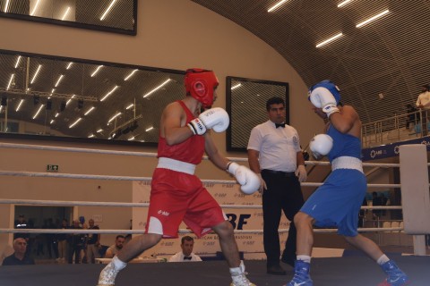 Boks üzrə Azərbaycan birinciliyində 6 çəkidə 43 döyüş baş tutub - FOTO