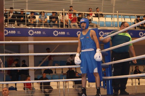Boks üzrə Azərbaycan birinciliyində 6 çəkidə 43 döyüş baş tutub - FOTO