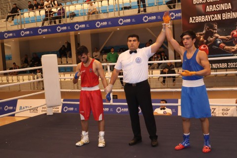 Boks üzrə Azərbaycan birinciliyində 6 çəkidə 43 döyüş baş tutub - FOTO