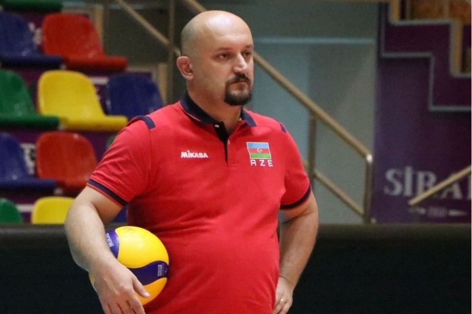 Бывший главный тренер нашей сборной нашел новую работу