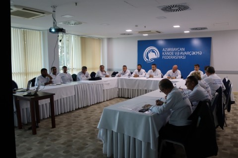 Kayak və kanoe növü üzrə məşqçilər üçün seminar keçirilir