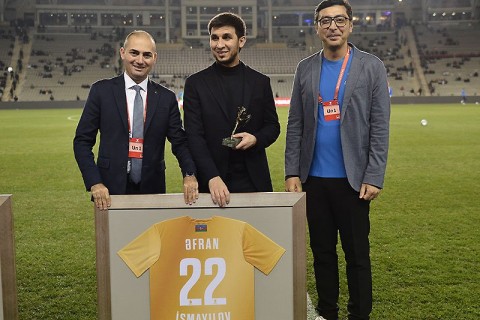 Veteran futbolçular təltif edilib - FOTO