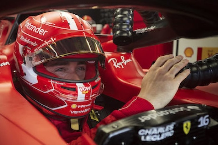 “Formula-1”: Las-Veqasda ilk 2 sırada “Ferrari” pilotu