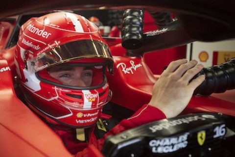 “Formula-1”: Las-Veqasda ilk 2 sırada “Ferrari” pilotu