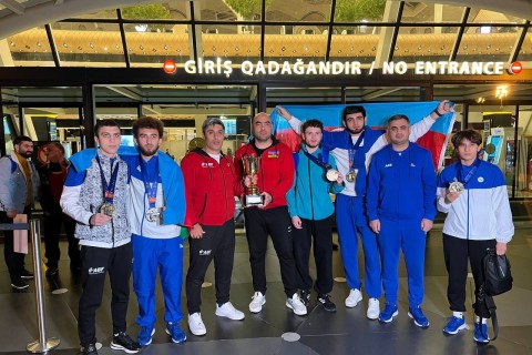 Азербайджанские боксеры, установившие рекорд на чемпионате Европы, вернулись на родину - ФОТО