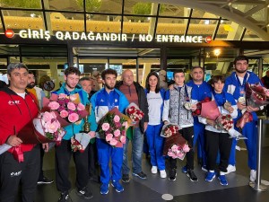 Азербайджанские боксеры, установившие рекорд на чемпионате Европы, вернулись на родину - ФОТО