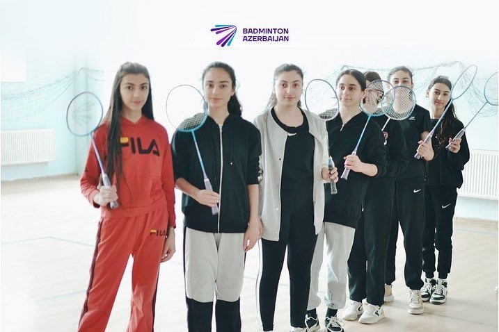 Məktəbllilərə badminton üzrə nümunəvi çıxışlar keçirilib - FOTO
