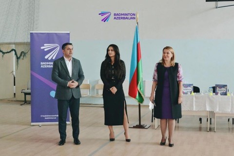 Məktəbllilərə badminton üzrə nümunəvi çıxışlar keçirilib - FOTO