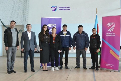 Məktəbllilərə badminton üzrə nümunəvi çıxışlar keçirilib - FOTO