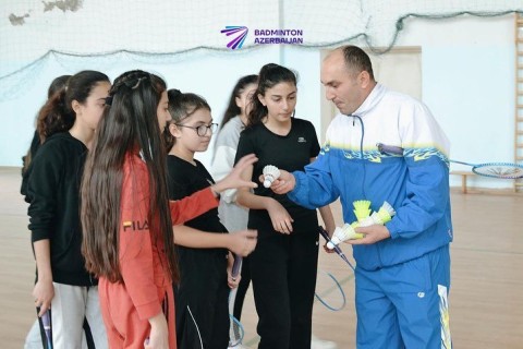 Məktəbllilərə badminton üzrə nümunəvi çıxışlar keçirilib - FOTO