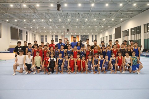 Güləşçilər idman gimnastları ilə məşq ediblər - FOTO