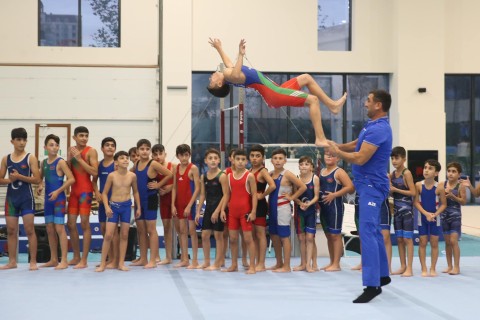 Güləşçilər idman gimnastları ilə məşq ediblər - FOTO