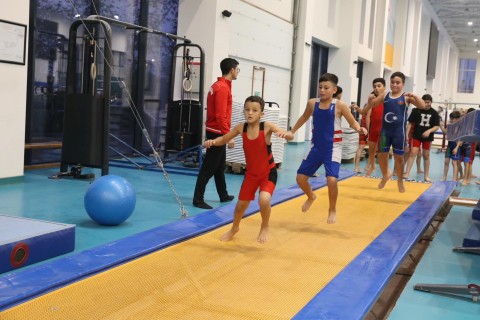 Güləşçilər idman gimnastları ilə məşq ediblər - FOTO