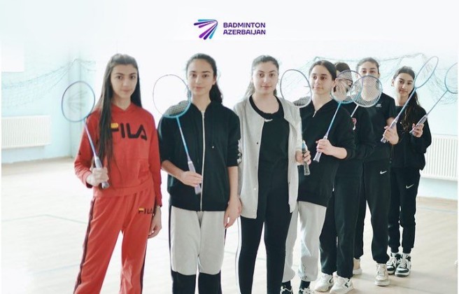 Məktəbllilərə badminton üzrə nümunəvi çıxışlar keçirilib - FOTO