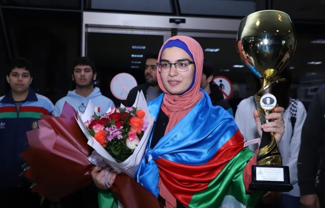 Dünya çempionumuz Vətənə qayıdıb - FOTO