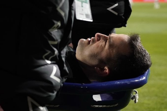 Second referee injury in this week!