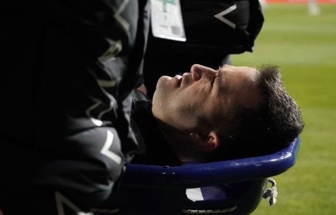 Second referee injury in this week!