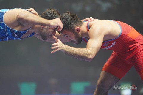Güləşçilərimiz dünya çempionatının ilk günündə 4 qızıl medal qazanıb - YENİLƏNİB - FOTO