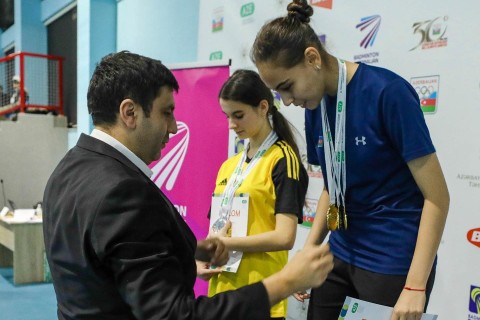 Badminton üzrə Bakı birinciliyi baş tutub - FOTO