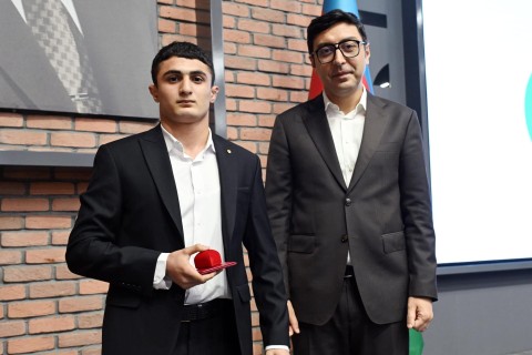 Fərid Qayıbov uğur qazanan idmançılarla görüşüb - FOTO