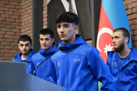 Fərid Qayıbov uğur qazanan idmançılarla görüşüb - FOTO
