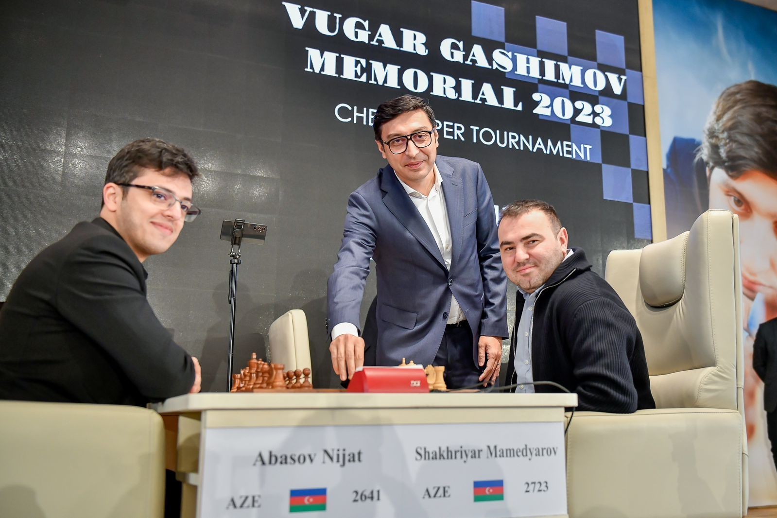 Farid Gayibov played the first chess piece of the tour at "Vugar Gashimov Memorial-2023" - PHOTO