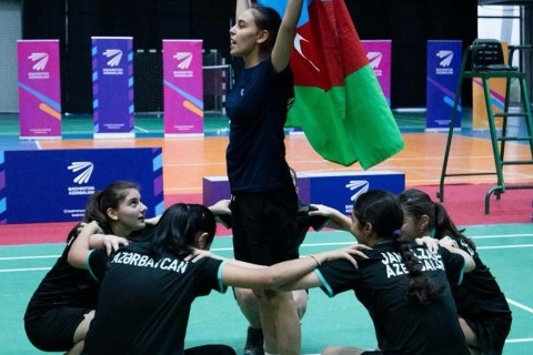 Qadın badmintonçulardan tarixi qələbə - FOTO
