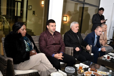 FİFA-nın baş katibinə ”Zirə”nin forması təqdim edilib - FOTO