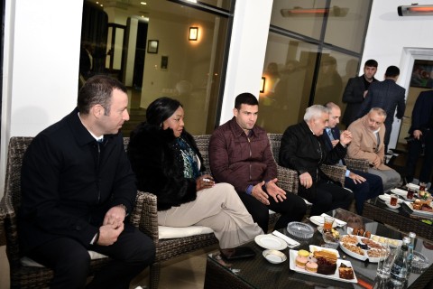 FİFA-nın baş katibinə ”Zirə”nin forması təqdim edilib - FOTO