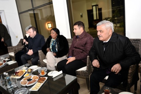 FİFA-nın baş katibinə ”Zirə”nin forması təqdim edilib - FOTO