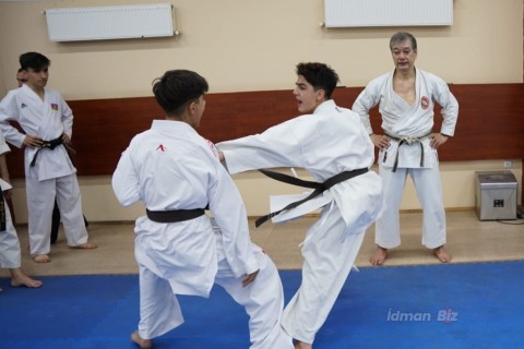 Hitoshi Kasuya, 9th degree black belt, at a seminar in Baku - PHOTO