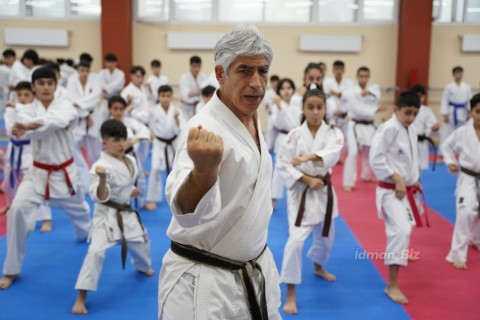 Hitoshi Kasuya, 9th degree black belt, at a seminar in Baku - PHOTO
