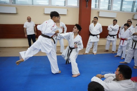 Hitoshi Kasuya, 9th degree black belt, at a seminar in Baku - PHOTO