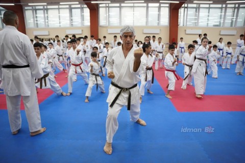 Hitoshi Kasuya, 9th degree black belt, at a seminar in Baku - PHOTO