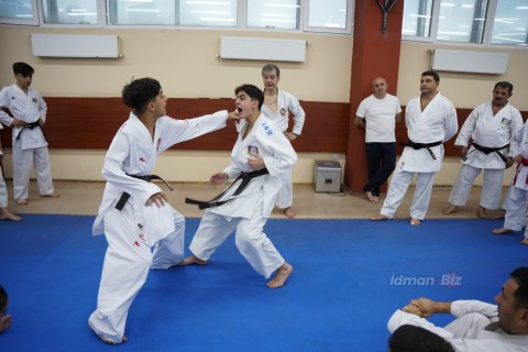 Hitoshi Kasuya, 9th degree black belt, at a seminar in Baku - PHOTO