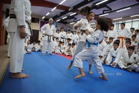 Hitoshi Kasuya, 9th degree black belt, at a seminar in Baku - PHOTO
