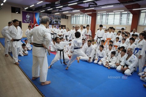 Hitoshi Kasuya, 9th degree black belt, at a seminar in Baku - PHOTO
