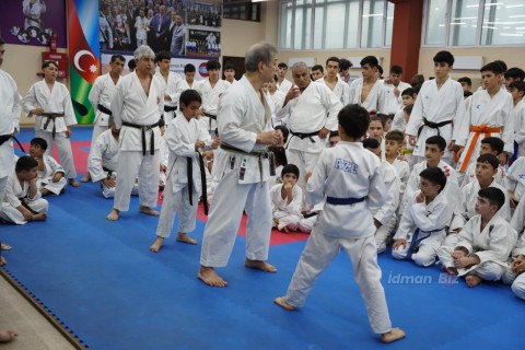 Hitoshi Kasuya, 9th degree black belt, at a seminar in Baku - PHOTO