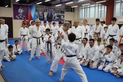 Hitoshi Kasuya, 9th degree black belt, at a seminar in Baku - PHOTO