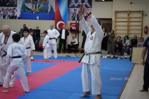 Hitoshi Kasuya, 9th degree black belt, at a seminar in Baku - PHOTO