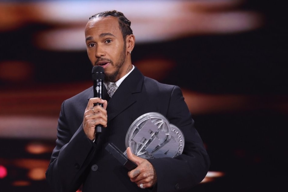 Did Hamilton present the award to Baku? - PHOTO