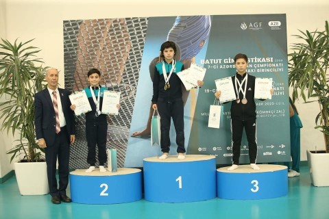 Яркие моменты и награждения чемпионата страны по прыжкам на батуте и тамблингу - ФОТО