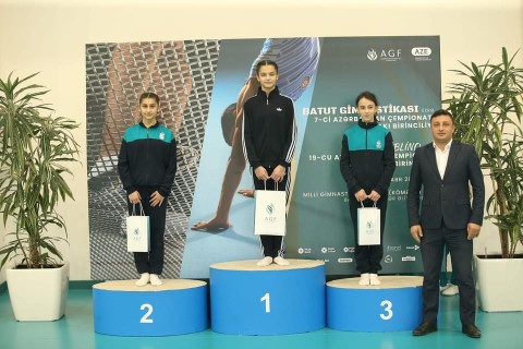 Яркие моменты и награждения чемпионата страны по прыжкам на батуте и тамблингу - ФОТО