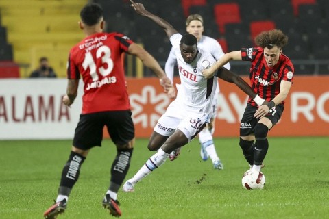 “Trabzonspor” səfərdən 3 xalla dönüb
