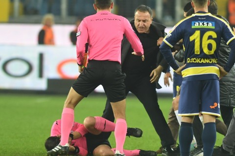 Scandal in Turkiye: "Ankaragucu"- "Rizespor" match referee was beaten - PHOTO - VIDEO