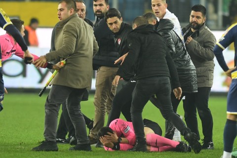 Scandal in Turkiye: "Ankaragucu"- "Rizespor" match referee was beaten - PHOTO - VIDEO
